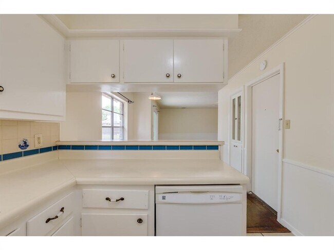 Building Photo - 3406 Norwood Hill Rd