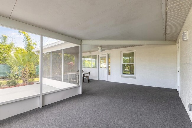 Building Photo - 1694 Town Park Dr