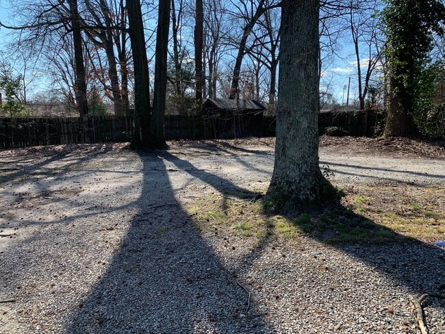 Building Photo - Four Seasons Area, 3 Bedrooms Plus Office, Fire Place, Convenient to Mall & Interstates.