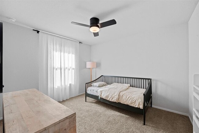 Building Photo - 144 Calgary Ln