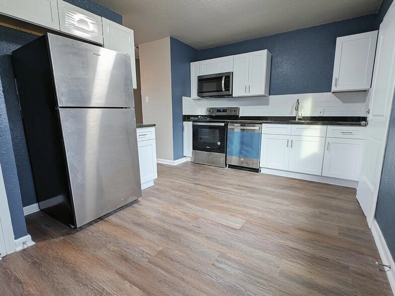 Building Photo - 5802 Magnes Ln
