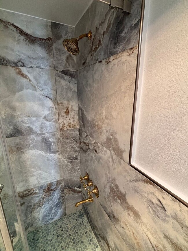 Building Photo - Remodelled Two Bedroom Condo with Ocean Views for Days!