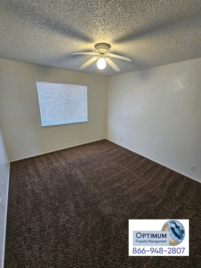Building Photo - 15875 Green Hill Dr