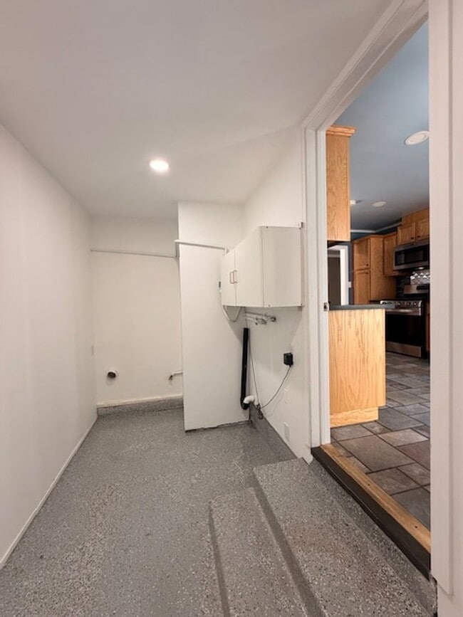 Building Photo - FULLERTON Single-Story POOL Home 4bed/2bath