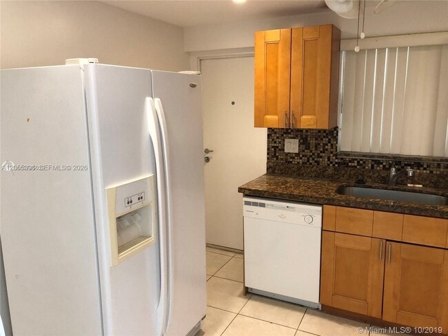 Building Photo - 121 Golden Isles Dr