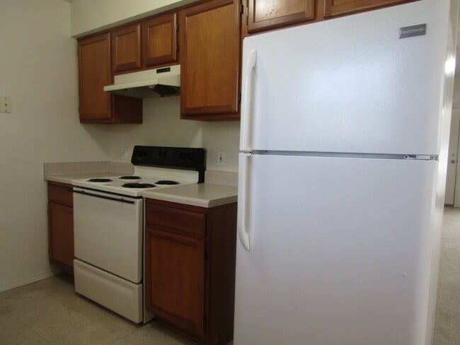 Building Photo - Southwest Pensacola 3BR/2BA Patio Home Ava...