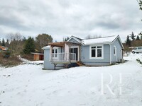 Building Photo - Charming 2-Bed Retreat with Hood Canal Vie...