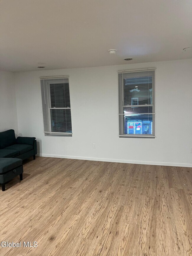 Building Photo - 351 4th St