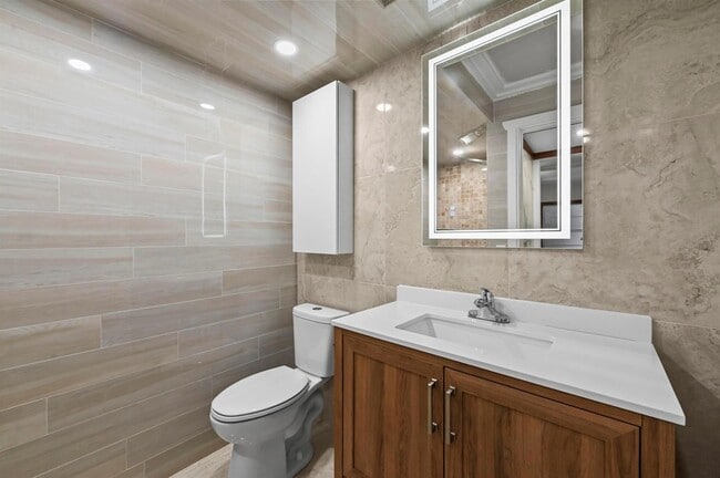 Building Photo - 551 Normandy Ln