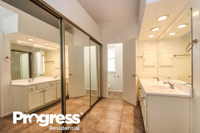 Building Photo - 16602 Quiet Trail Dr