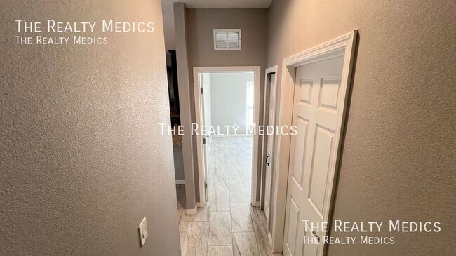 Building Photo - 1750 Loquat Ct NW