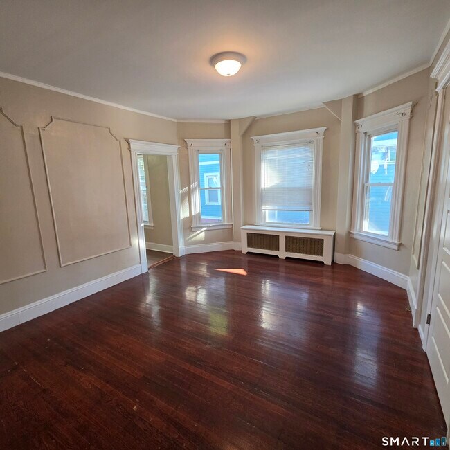 Building Photo - 142 Oakland Terrace