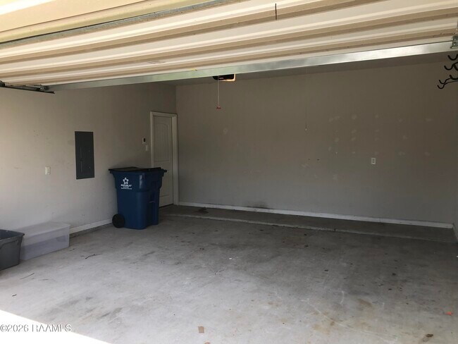 Building Photo - 121 Merrydale Ln