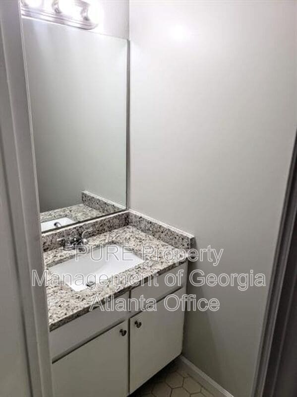 Building Photo - 5031 Village Green Way