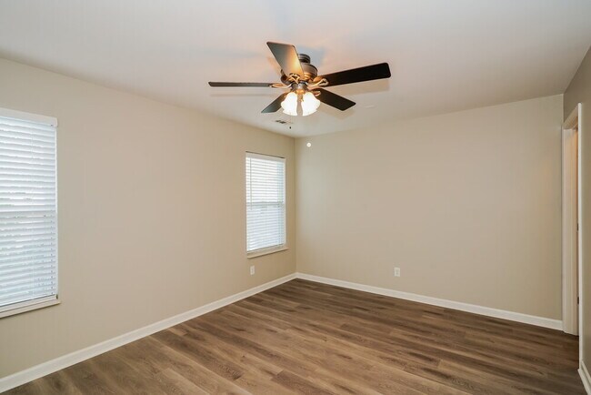 Building Photo - 2145 Erin Ln