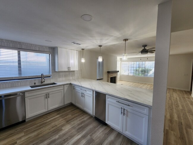 Building Photo - 4054 Nobel Dr