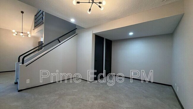 Building Photo - 1821 Ridgehaven Ct