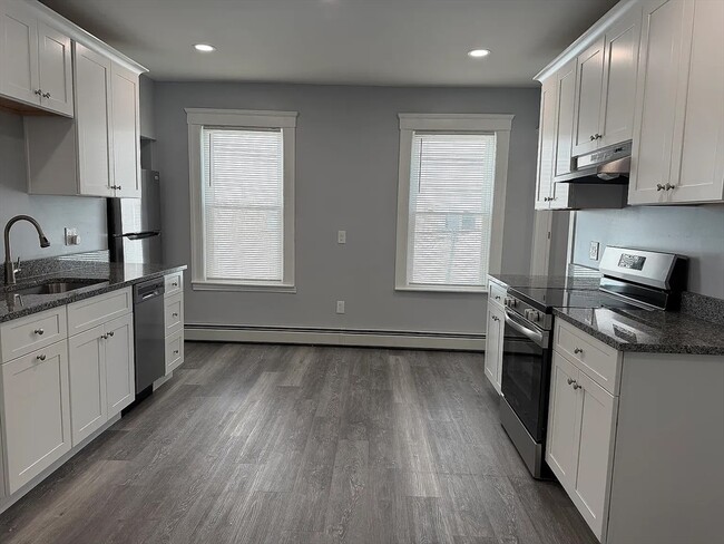 Building Photo - 3 Cohasset St