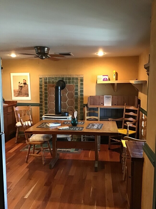 Building Photo - 4 BR 2 BA historic house in downtown Lexington
