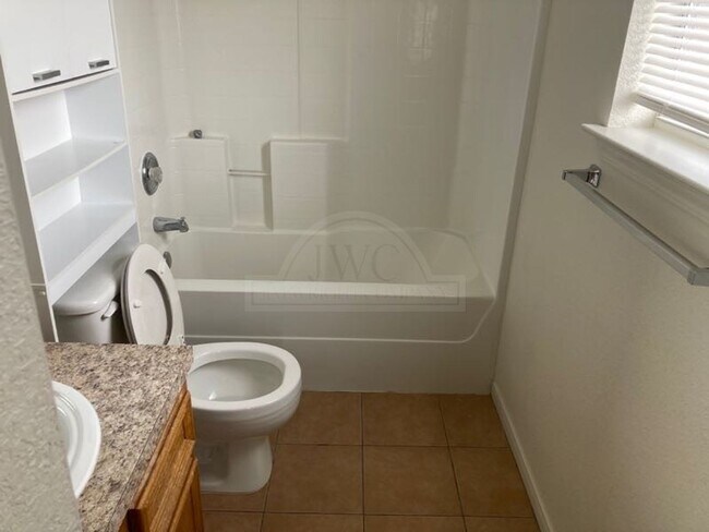 Building Photo - 304 Primrose