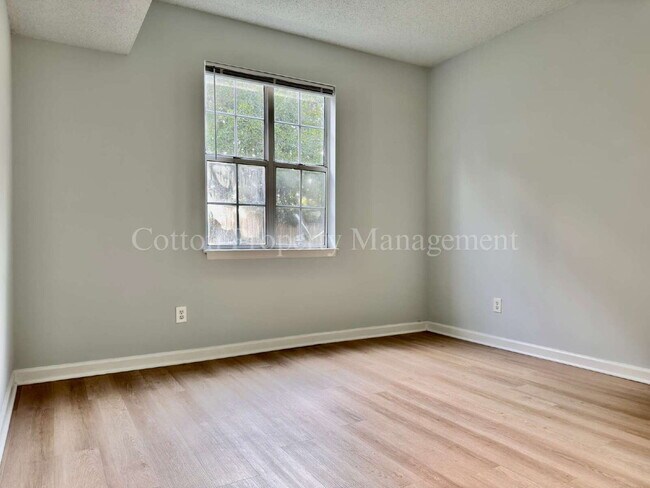 Building Photo - Updated 2BR/2BA First Floor Condo in Midtown Wilmington - $1,150/month! - Move in Special*