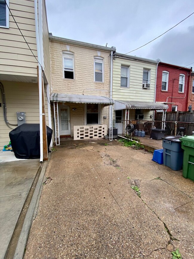 Building Photo - Remodeled 2 Bedroom Townhome in Highlandtown!