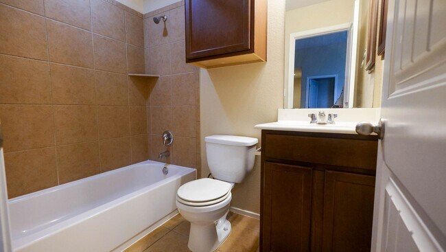 Building Photo - Spacious 5 Bedroom Home in Reserve at Westcreek