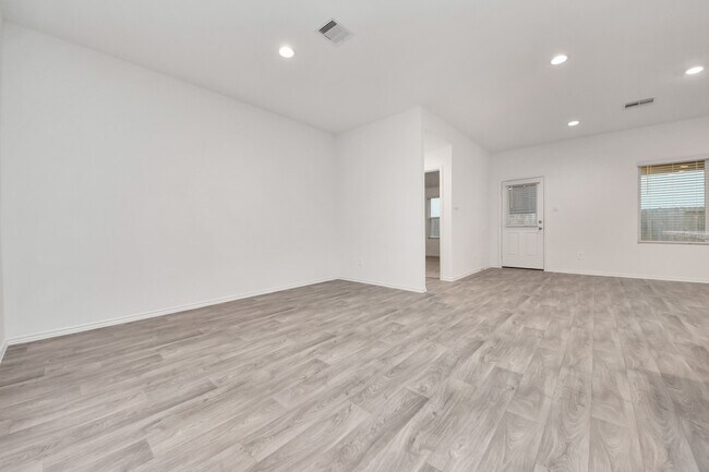 Building Photo - 2227 Laurel Bloom Ln