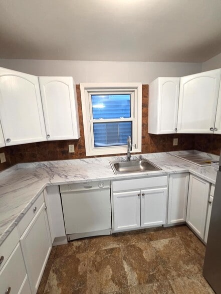 Building Photo - 48 Ellis Ave