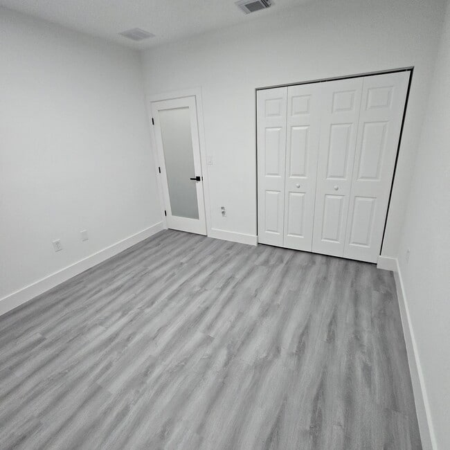 Building Photo - 4276 NE 26th Ct