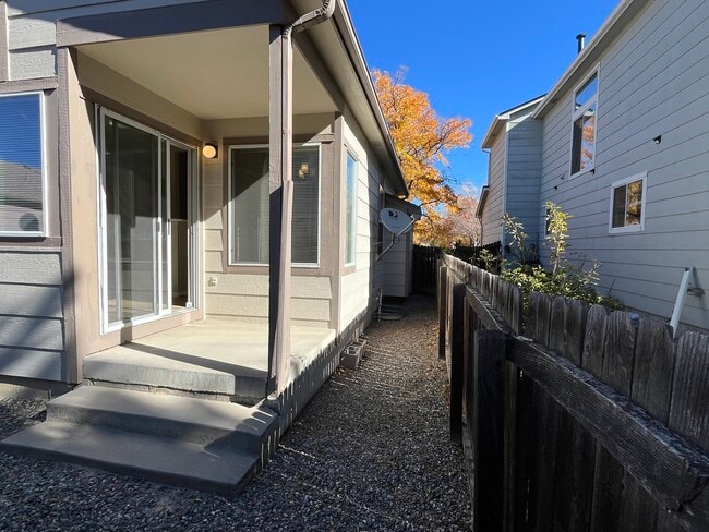 Building Photo - 12796 E Wyoming Pl