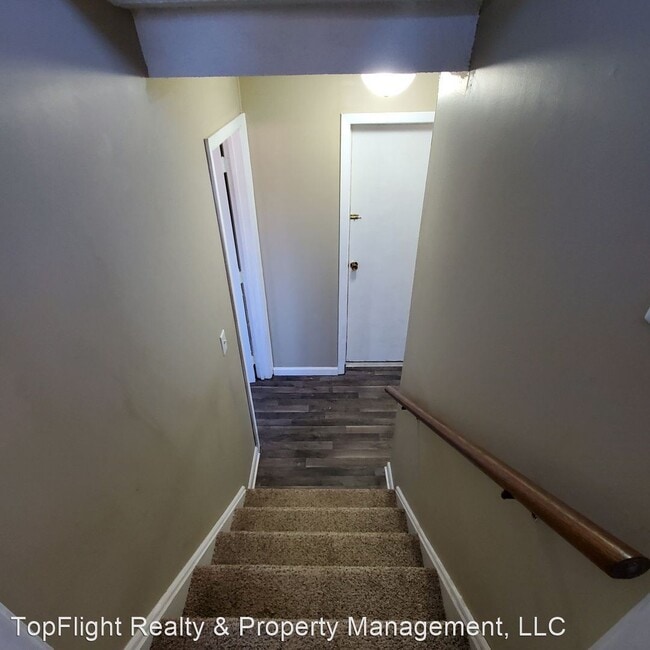 Building Photo - 4 br, 1 bath House - 108 Airport Rd.