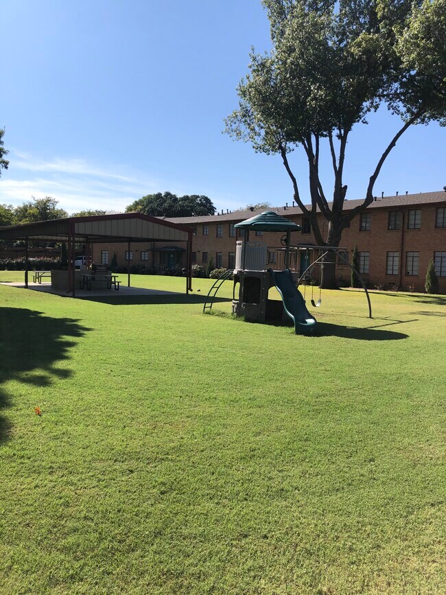 Building Photo - 3701 Southmoor Ln