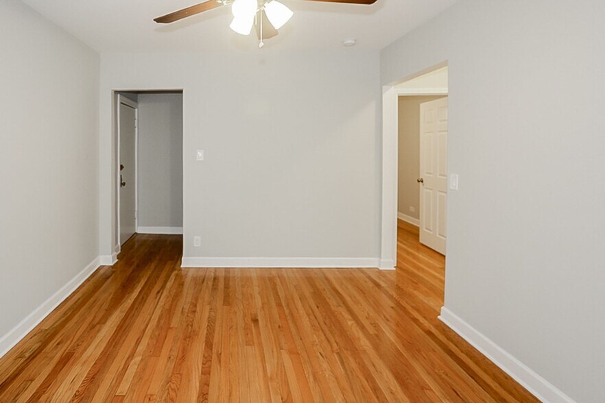 Building Photo - 538 W Cornelia Ave