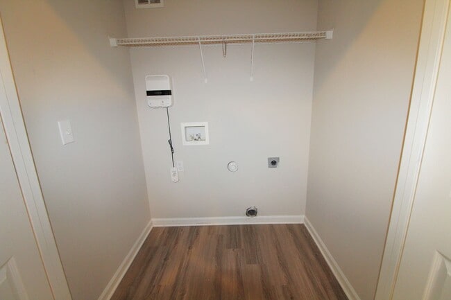 Building Photo - Fully Remodeled 3 Bedroom home with a garage!