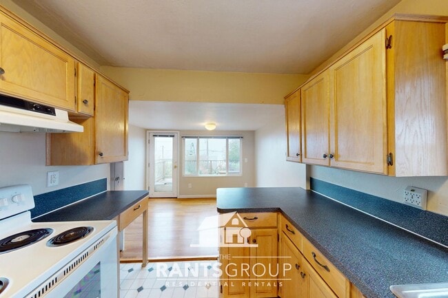 Building Photo - 3-Story Eastside Home with Views of the Bay!