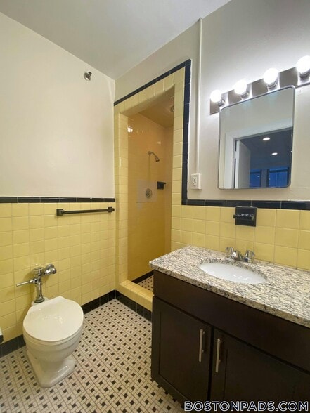 Building Photo - 62 Boylston St