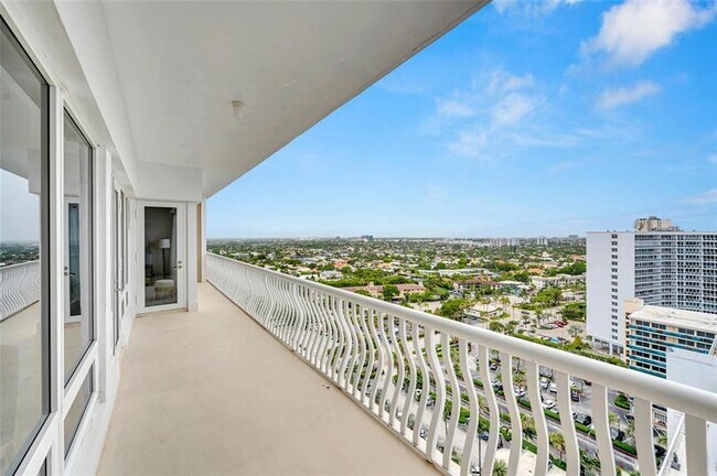 Building Photo - 4020 Galt Ocean Dr