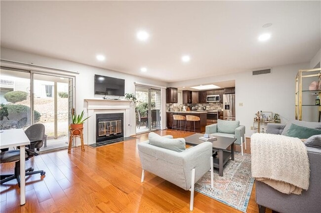 Building Photo - 23 Middleton Ct