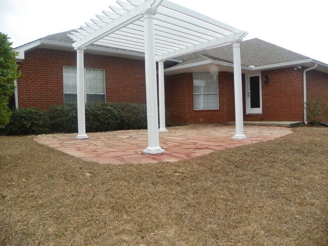 Building Photo - Spacious Pace Home with Office, Fireplace ...