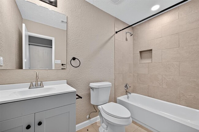 Building Photo - 17518 Autumn Hills Dr