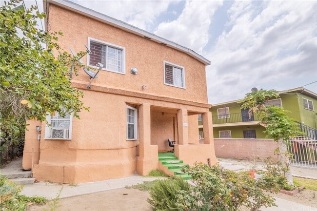 Building Photo - 1647 W 12th Pl