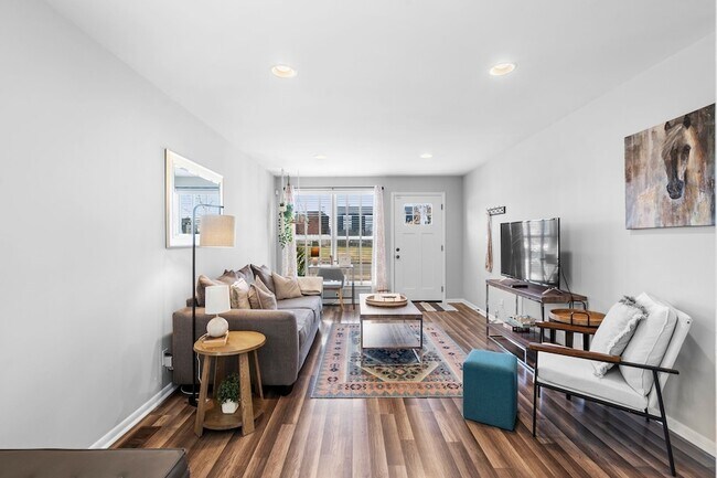 Building Photo - 1122 2nd Ave S