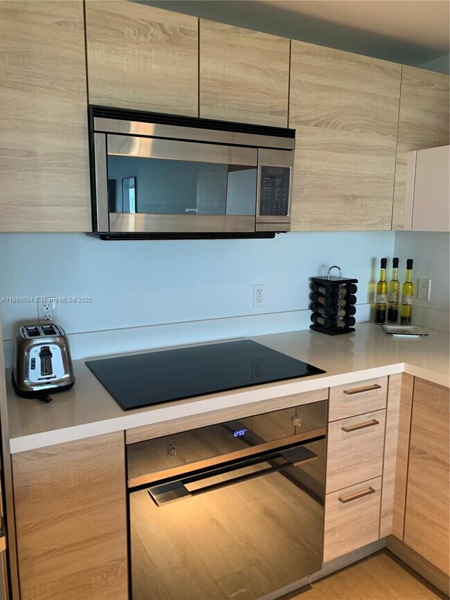 Building Photo - 16385 Biscayne Blvd