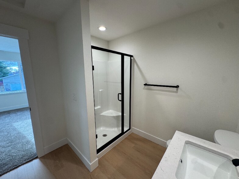 Building Photo - 3915 E 27th Ave