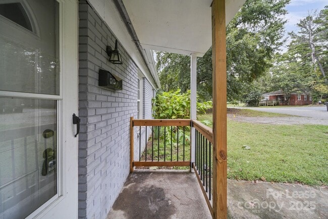 Building Photo - 2621 Druid Hls Wy