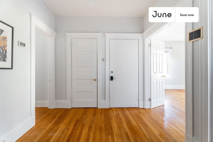 Building Photo - 45 Montcalm Ave