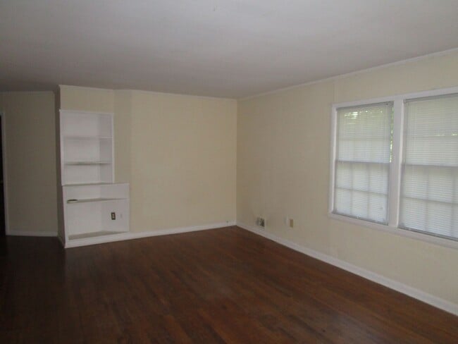 Building Photo - 3 BR, 2 BA House
