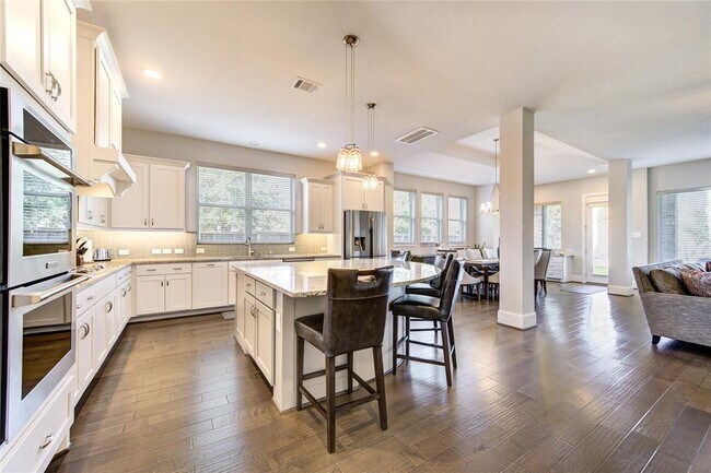 Building Photo - 2403 Juniper Bnd