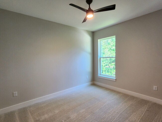 Building Photo - Stunning new executive home in Gulf Shores!